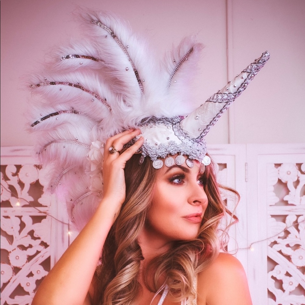 Unicorn Headdress.Great for festivals, photo shoots, or costumes.One of a kind🦄